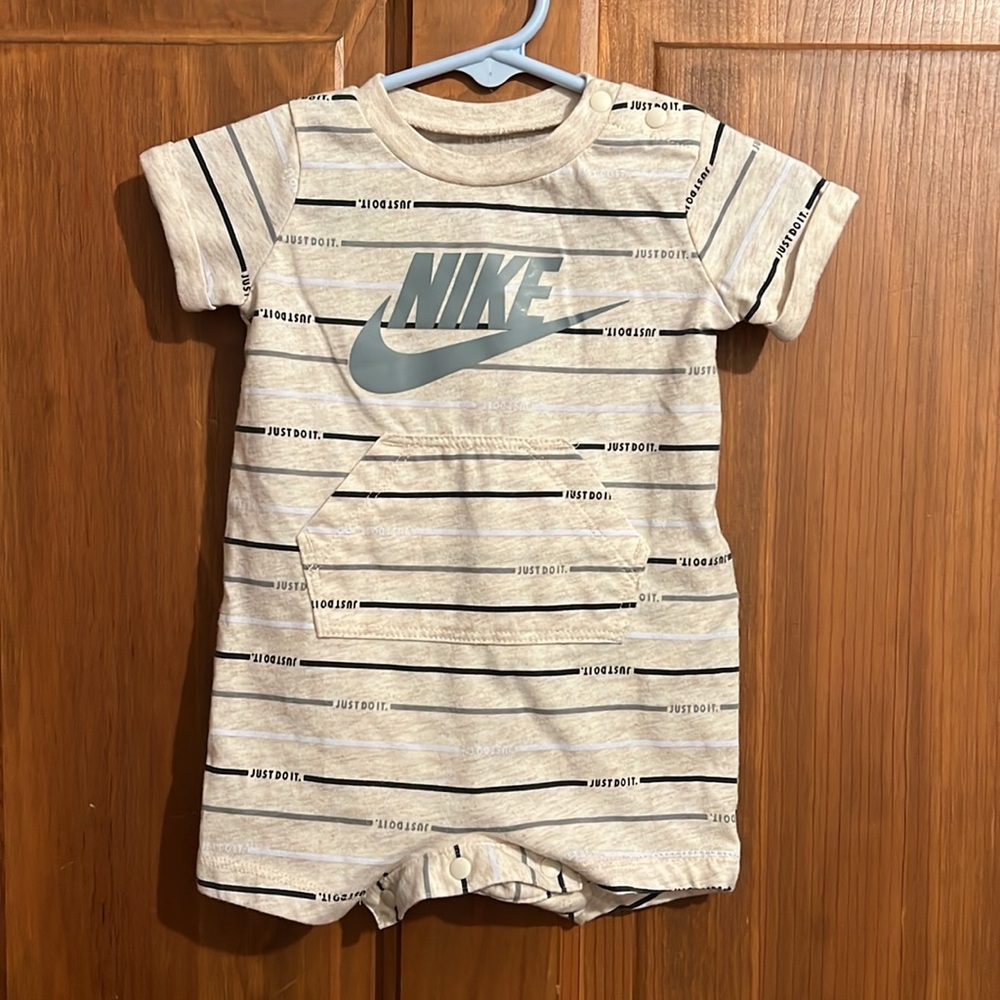 Nike 3M Short Romper, Cream/Gray/Black Stripped, EUC